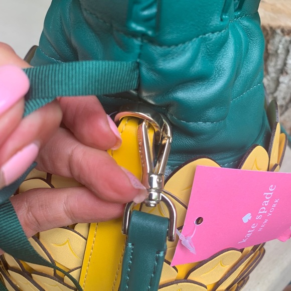 Authentic KATE SPADE leather Pineapple drawstring crossbody - Picture 9 of 14